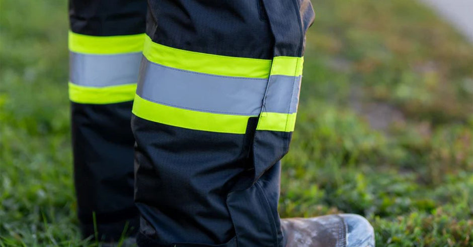 Hi-Vis Pants vs. Overalls: Which is Right for You?